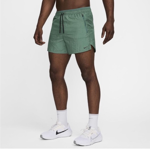 NWT Men’s Nike Stride Running Shorts Lined 5in Shorts Bicoastal Green - Small - Picture 4 of 8